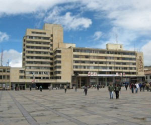 Plaza Bolívar en Tunja (Fuente: www.panoramio.com - Por Celio E. Pineda Rodríguez)